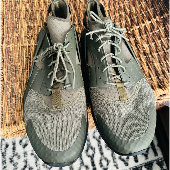 Army Green Mens Nike Huaraches - Picture 3 of 6